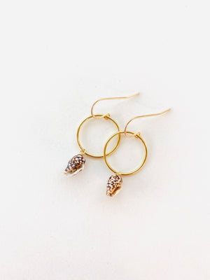 TINY HOOP VINTAGE SEASHELL EARRINGS